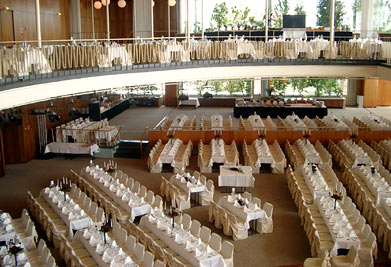 Palais am Funkturm interior.jpg - With retractable staircase, partitions and a chandelier adjustable for height